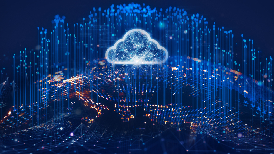 Visualisierung einer Cloud über einer digital dargestellten Europakarte mit leuchtenden Netzwerken und Datenströmen, sinnbildlich für europäische Cloud-Infrastruktur und Datenvernetzung.