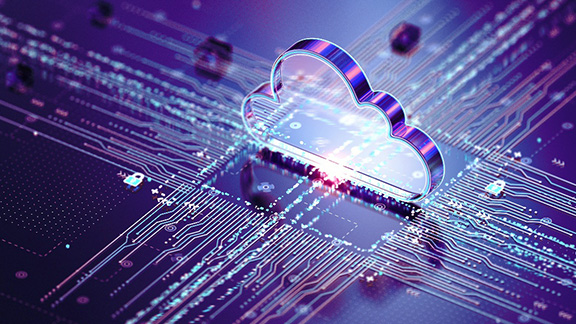 Symbolische Darstellung einer Cloud-Computing-Infrastruktur auf einer digitalen Platine mit leuchtenden Datenverbindungen.